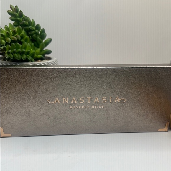 Anastasia Beverly Hills Rose Metals Eyeshadow Palette - Picture 11 of 13